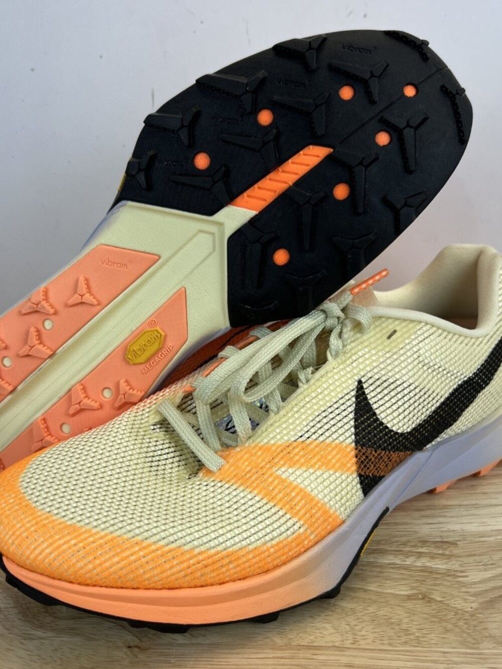 Nike Terra Kiger 10 Trail Running Shoes Alabaster/Orange/Black Men’s Size 9
